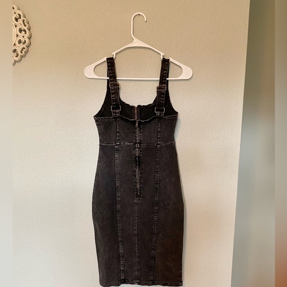 Women's Sleeveless Black Denim Dress - Picture 8 of 9